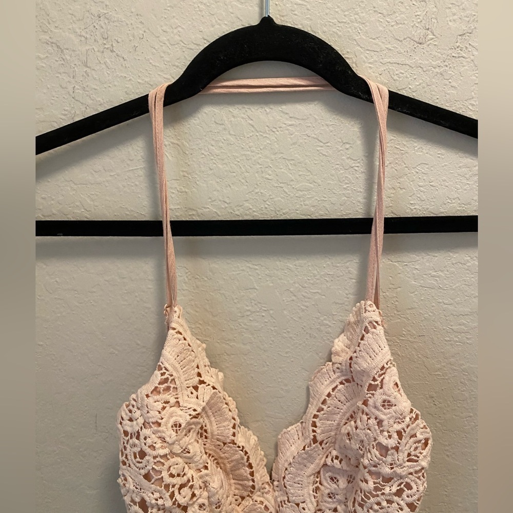 Lulu’s Star Spangled Pink Backless Lace Romper Size Large. - Picture 4 of 12
